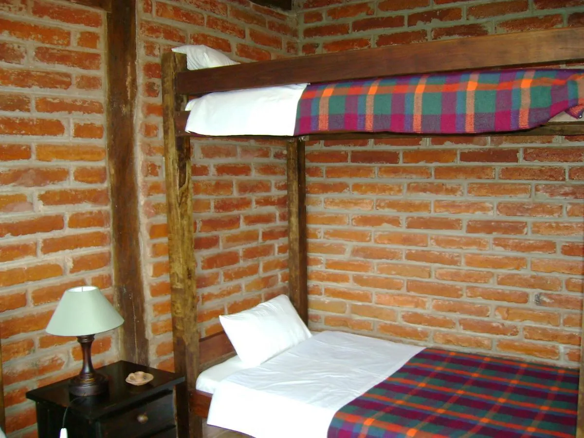 Hosteria Sapos Y Ranas 基多 山林小屋